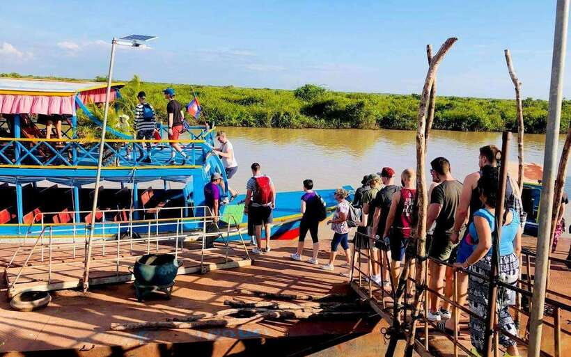 Siem Reap: Kompong Phluk Floating Village Half-Day Tour - Tonlé Sap time and the floating cafe: the lake’s rhythm