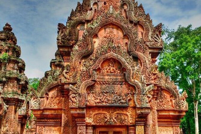 Siem Reap Tour: Angkor Wat Sunrise, Bayon, Ta Prohm, Banteay Srei - Bayon and Angkor Thom South Gate: Faces, Monsters, and Storytelling Stone