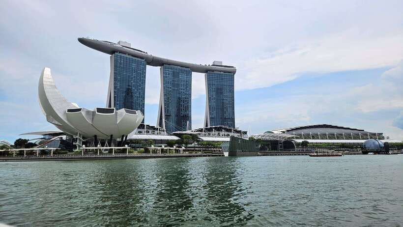 Singapore: Guided City Tour by Amphibious Duck Boat - A one-hour DUCKtour that works as your Singapore orientation