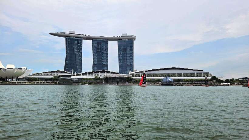Singapore: Guided City Tour by Amphibious Duck Boat - The ArtScience Museum to the Fountain of Wealth good-luck loop