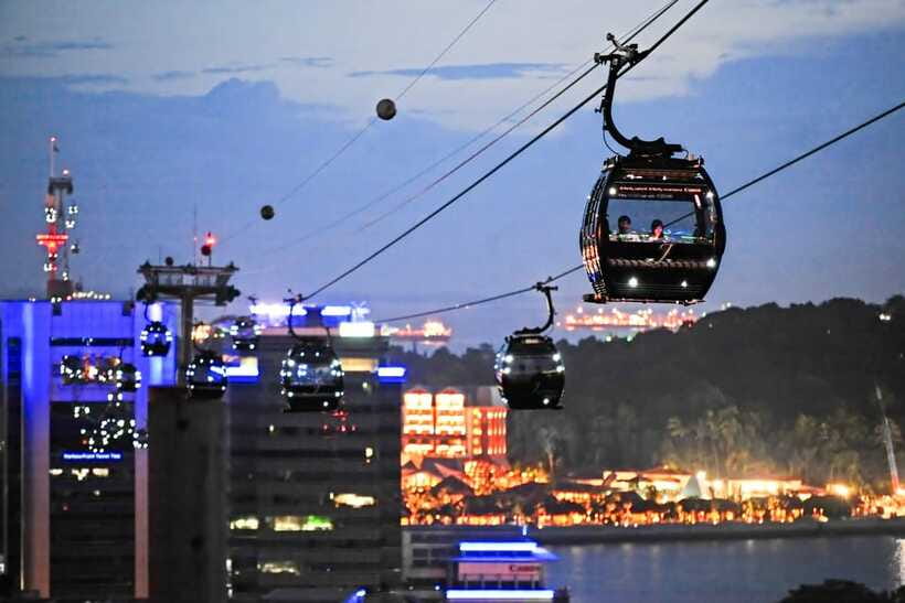 Singapore: Sentosa Cable Car Sky Pass - The view moments: harbor crossing, treetops, and looking down