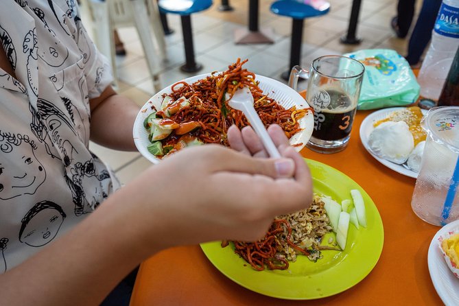 Singapore: UNESCO Street Food & Cultural Experience - Why a hawker tour is the best first food plan in Singapore