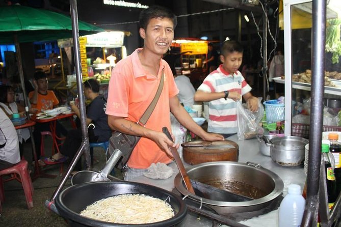 Small-Group Chiang Mai Evening Street Food Tour - Learning Thai Enough to Order Like You Mean It