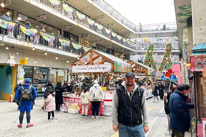 Small-Group Royal Palace and Seoul City Tour (hotel pick-up) - Pacing, group size, and guides: what to expect from the human part