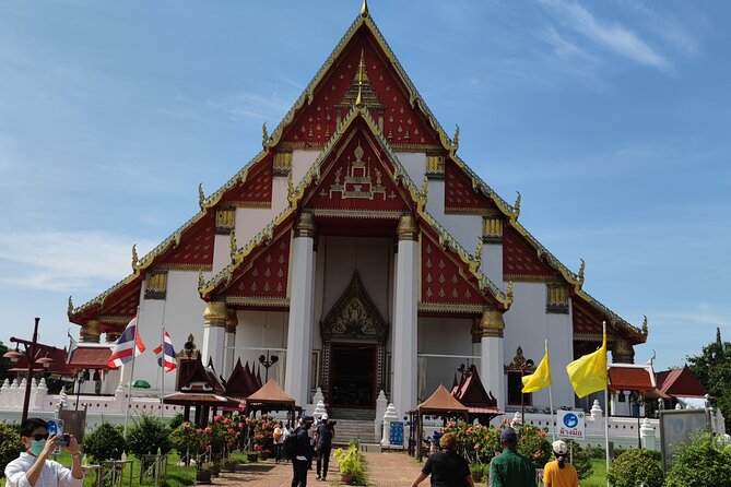 Small Group Tour to Ayutthaya Temples from Bangkok with Lunch - Wat Mahathat: the Bodhi tree and the Buddha head