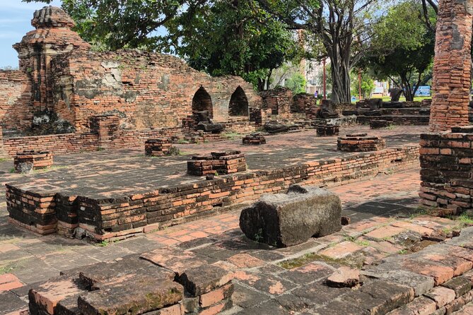 Small Group Tour to Ayutthaya Temples from Bangkok with Lunch - The guide experience: English explanations and real humor
