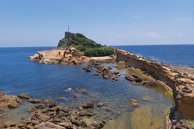 Small-Group: Yehliu, Jiufen & Pingxi Day Tour from Taipei - Yehliu Geopark: short time, big wow factor