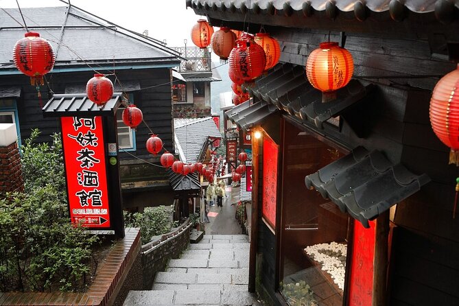 Small-Group: Yehliu, Jiufen & Pingxi Day Tour from Taipei - Jiufen Old Street (Chiufen): the long stop and the trade-offs