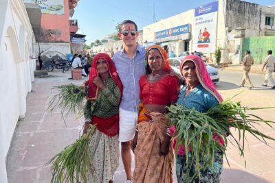 Spiritual City Walking Tour-THE Pushkar Route - Stop 1: Gurudwara Sahib and the Sikh thread in Pushkar