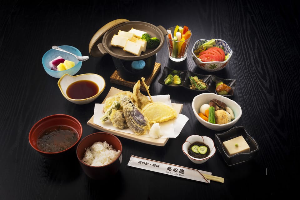 Sumida River: Japanese Traditional Yakatabune Dinner Cruise - Small Downsides That Matter: Seating, Visibility, and Meeting Points