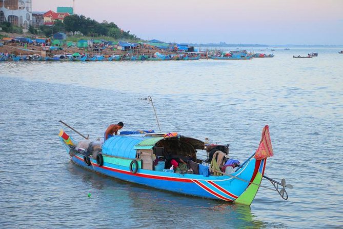 Sunset Cruise with unlimited beer & soft drinks -English speaking guide on board - Boat size and comfort: the 60-traveler max matters