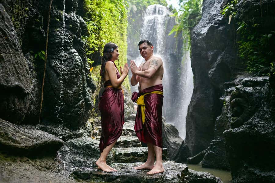 Taman Beji Griya Waterfall: Holy Bathing/Soul Retreat Ritual - The waterfall setting: nature, noise levels, and crowd reality