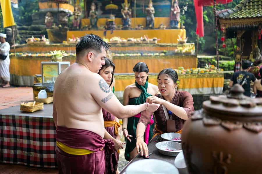 Taman Beji Griya Waterfall: Holy Bathing/Soul Retreat Ritual - Photos without turning the ritual into a content shoot