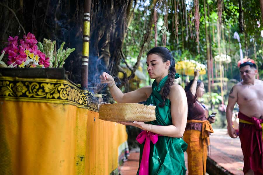 Taman Beji Griya Waterfall: Holy Bathing/Soul Retreat Ritual - Arrival at the waterfall temple: sarong, offerings, and your role in the ritual