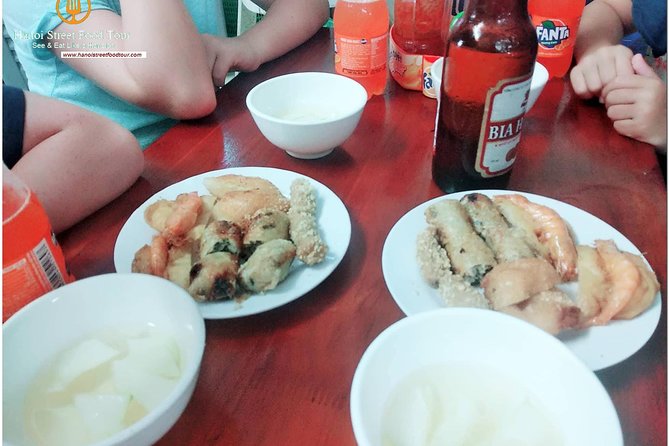 Tasting 8 Different Hanoi Street Foods at Noon Time - Lunchtime in Hanoi’s Old Quarter: timing that helps you eat like a local