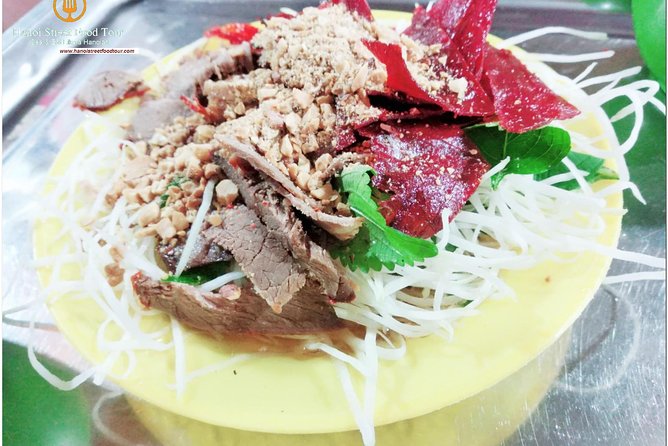 Tasting 8 Different Hanoi Street Foods at Noon Time - Small-group size (max 15): the real benefit is how you move