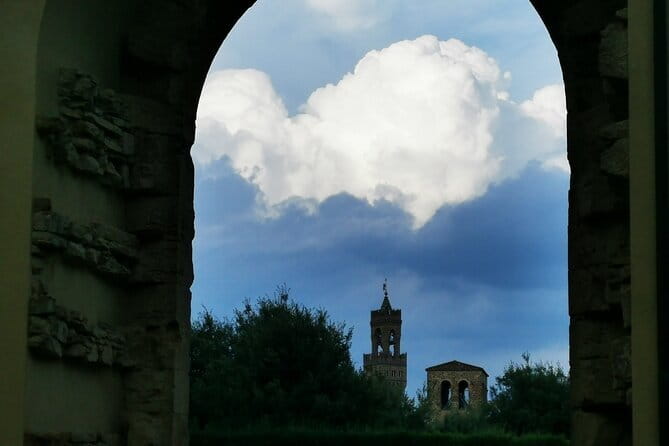 The Best of Florence Walking Tour in a Small Group - Ponte Vecchio and Palazzo Pitti: riverfront trade and Medici residence