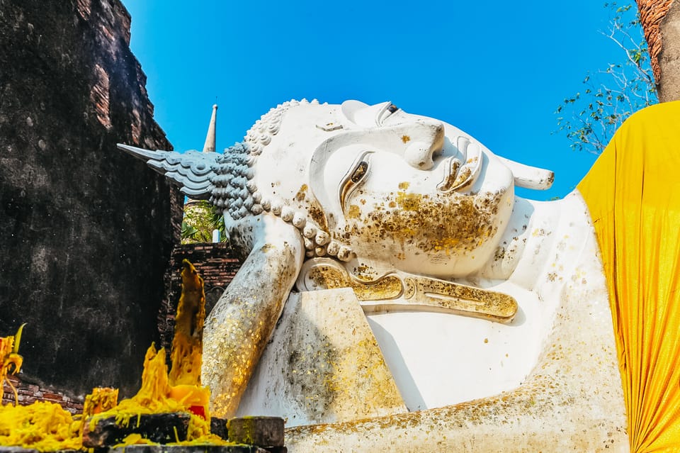 The Old Siam: Ayutthaya Temples Small Group Tour with Lunch - Wat Mahathat: The Buddha Head in Tree Roots (Yes, It Really Hits)