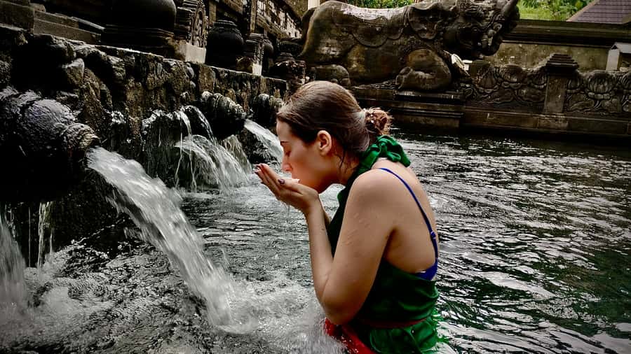 Tirta Empul: Temple Tour with Optional Spiritual Cleansing - Guides Make or Break It: What You Should Expect From the Human Side
