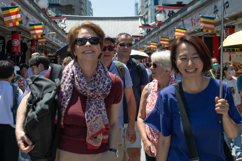Tokyo: Asakusa Walking Tour with Sensoji Temple Visit - Thunder Gate to Sensō-ji: what to notice beyond the big view