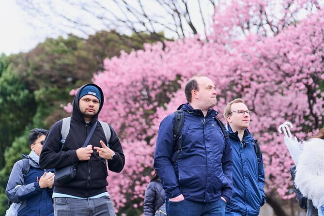 Tokyo Castle & Imperial PalaceーShogun Walking Tour - Meeting at Starbucks Kokyo Gaien and how the 2-hour format works