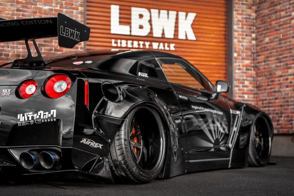Tokyo Drift: GT-R Car Club R35 Liberty Walk Daikoku meeting - Stop 2: Autobacs Shinonome for a real shopping break