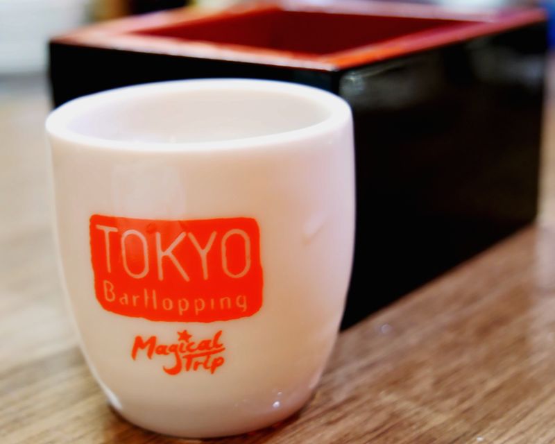Tokyo: Shinjuku Bar Hopping with All-You-Can-Drink & Dinner - Guides and group energy: why the night can feel easy