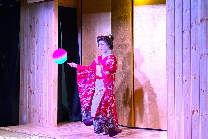Tokyo Sumo Entertainment Show with Chicken Hot Pot and Photo - Inside the show: retired wrestlers, rules, and a ring-chance finale