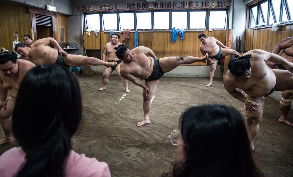 Tokyo: Sumo Morning Practice Viewing Tour - Photo chances with wrestlers: what to expect