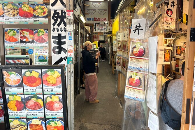 Tokyo: Tsukiji Fish Market Food and Walking tour - Tsukiji Fish Market: How to Eat Fresh Without Getting Lost