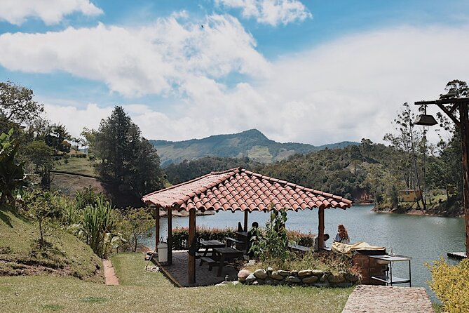 Tour Guatapé - A Cool Start Out of Medellín at 6:50 am
