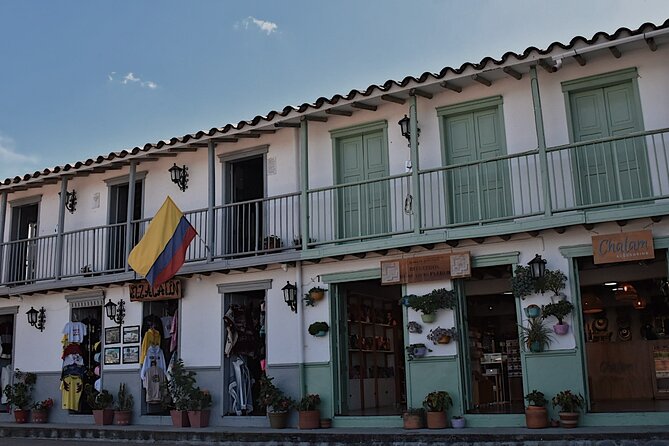 Tour Guatapé - Stop 2: A Replica of Old El Peñol (Shopping Without the Time Sink)