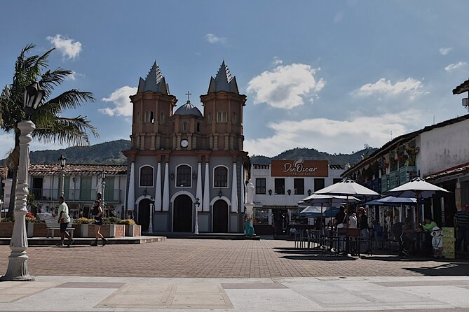 Tour Guatapé - Stop 4: El Peñón de Guatapé (Color as a Wayfinding Tool)