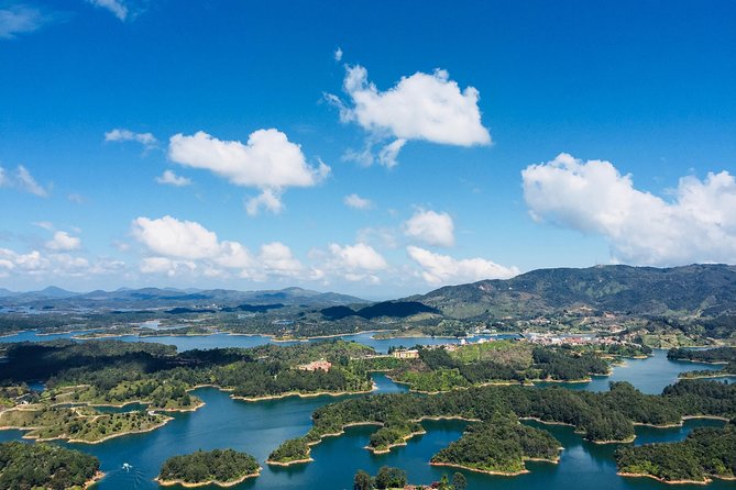 Tour Guatapé - Stop 5: Guatapé Town Walk (Zócalos, Boardwalk, and Main Park)