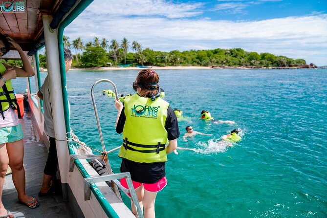 Trip 3 : 3 Islands by boat - Stop 3: May Rut Island for swimming, sun, and photos