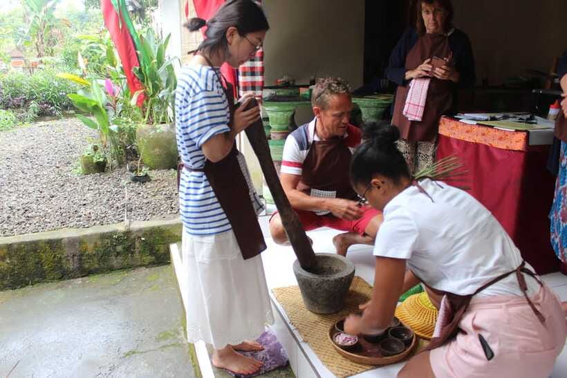 Ubud: Balinese Cooking Class and Market Tour - Guides That Matter: Names You Might Meet