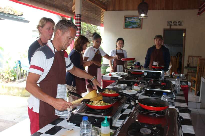 Ubud: Balinese Cooking Class and Market Tour - Morning Session: The Traditional Market Tour and Fruit Tasting