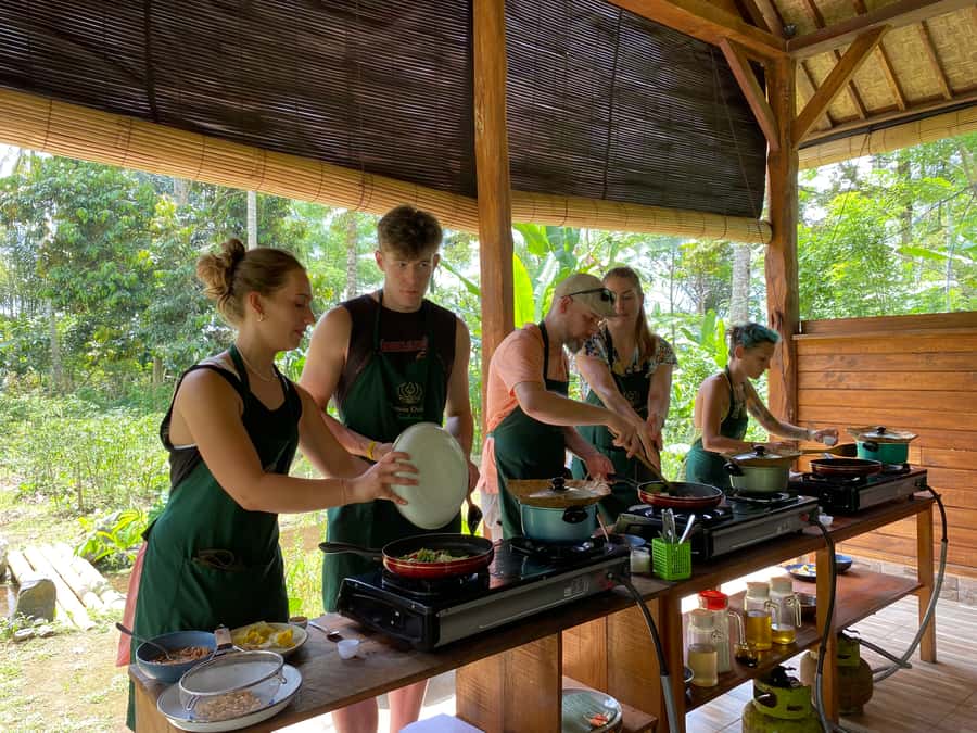 Ubud: Balinese Cooking Class at an Organic Farm - What you’ll cook: Base Gede and the Balinese flavor system