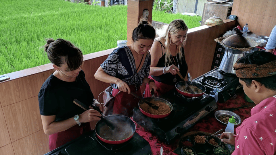 Ubud: Cooking Class with Transfers and Optional Market Visit - Inside the cooking school: small group work and real tasks