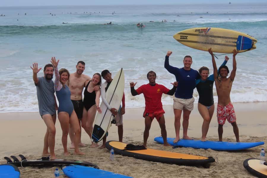 Uluwatu: Beginner & Intermediate Surf Lesson with Equipment - Gear, lockers, and why the included extras matter