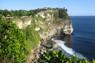 Uluwatu Sunset Tour: Kecak and Fire Dance with Jimbaran Dinner - Uluwatu Temple at Sunset: Views, Crowds, and Monkey-Proofing