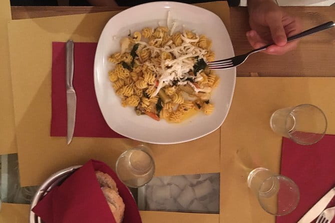 Walking Food Tour of Florence with Tastings and Wine - Where You’ll Start at Dante’s Monument (Santa Croce)