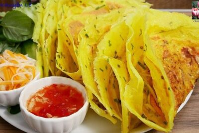Walking Street Food Tour in Hanoi and Train Street - Duờng Tau and Train Street: pictures, waiting for the train, and egg coffee
