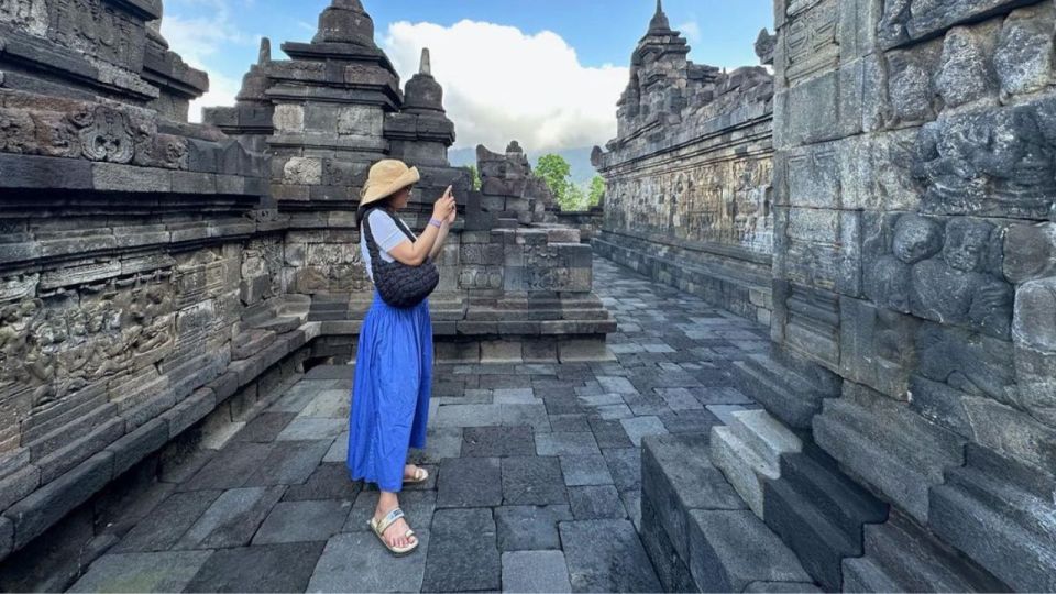 Yogyakarta: Borobudur Climb-up and Prambanan Guide Tour - Lunch Timing: You’ll Have a Break, But Budget for Food