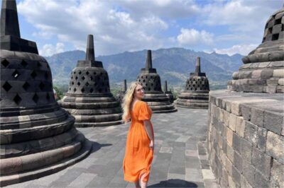 Yogyakarta: Borobudur Climb-up & Prambanan Temple Day Tour - Borobudur climb-up: 504 Buddhas and that top-floor perspective