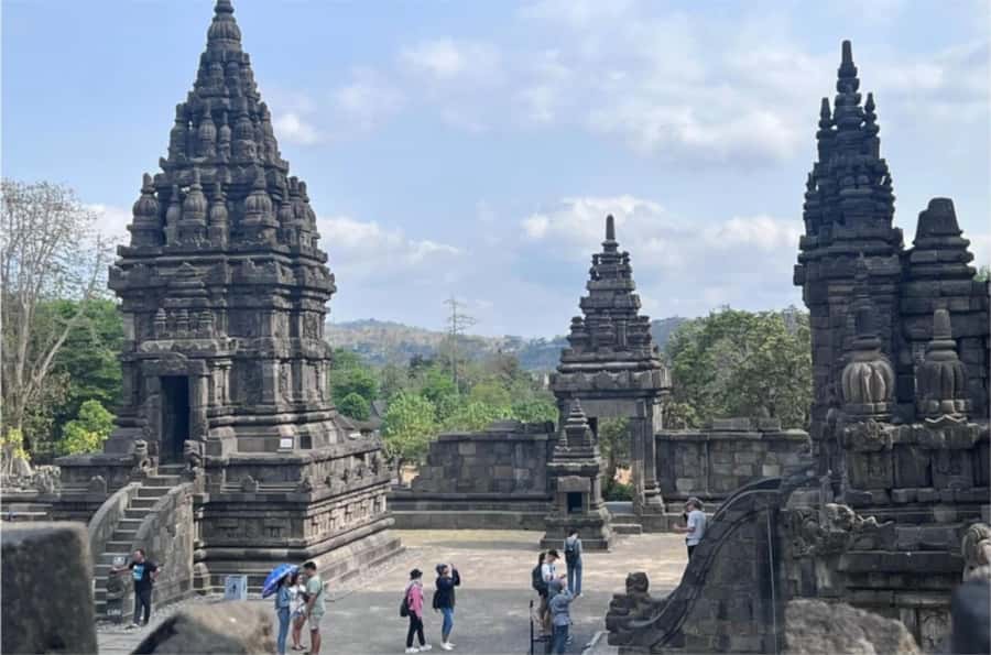 Yogyakarta: Borobudur Climb-up & Prambanan Temple Day Tour - FAQ