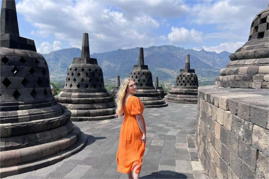 Yogyakarta: Borobudur Climb-up & Prambanan Temple Day Tour - Borobudur climb-up: 504 Buddhas and that top-floor perspective