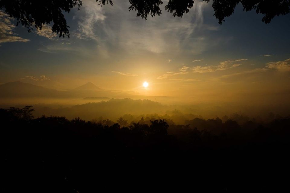 Yogyakarta: Borobudur sunrise(guarantee climb up)& Prambanan - Borobudur entry that saves your energy