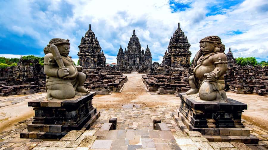 Yogyakarta: Borobudur sunrise(guarantee climb up)& Prambanan - Climbing Borobudur: where sunrise meets steep steps