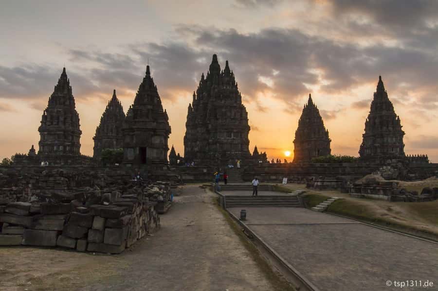 Yogyakarta: Borobudur sunrise(guarantee climb up)& Prambanan - Price and value: is $60 worth it?